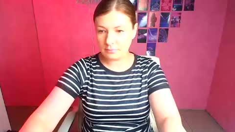 Snapshot of molly_mis chatting on 25, 6, 2026 Molly online show from 25, 6, 2026