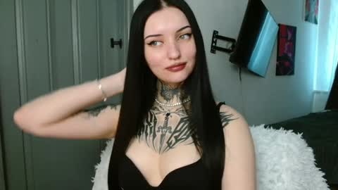 Snapshot of molly_montanaaa chatting on 5, 6, 2026 Lina online show from 5, 6, 2026