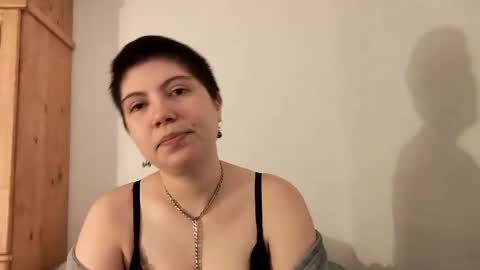 Molly Pop online show from 8, 11, 2025