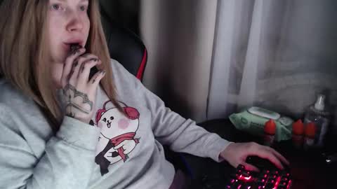 I have new photos come and see with love Molly online show from 21, 11, 2025