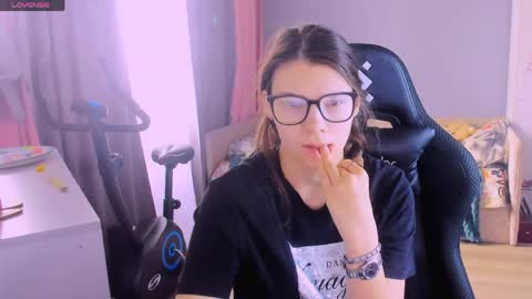  KIRA  online show from 1, 4, 2026