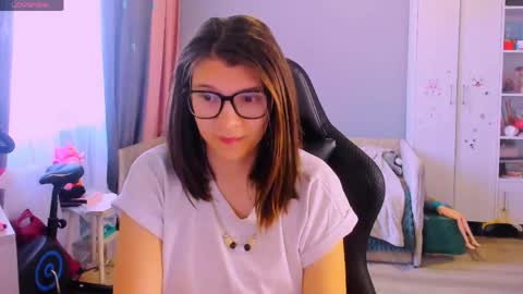 Snapshot of mollylollipop20 chatting on 1, 6, 2026 KIRA online show from 1, 6, 2026