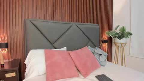 mollylove_ online show from 14, 4, 2026