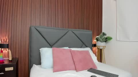 mollylove_ online show from 20, 4, 2026