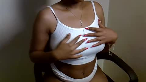 Snapshot of mollynebony chatting on 15, 5, 2026 mollyn online show from 15, 5, 2026