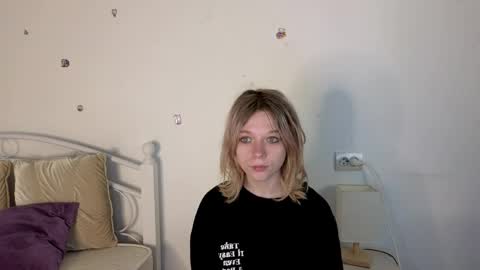 Snapshot of mollysally chatting on 6, 4, 2026 mollysally online show from 6, 4, 2026