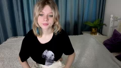 Snapshot of mollysally chatting on 13, 4, 2026 mollysally online show from 13, 4, 2026