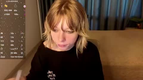 Snapshot of mollysally chatting on 18, 6, 2026 mollysally online show from 18, 6, 2026
