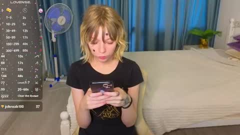 Snapshot of mollysally chatting on 19, 6, 2026 mollysally online show from 19, 6, 2026