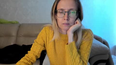 Snapshot of mollystory chatting on 26, 2, 2025 AngelMomm online show from 26, 2, 2025