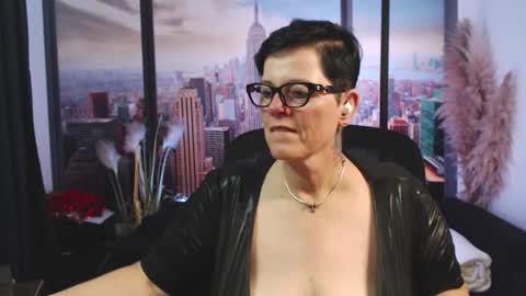 Snapshot of mollysun chatting on 20, 10, 2025 MollySun Nina Randmann online show from 20, 10, 2025