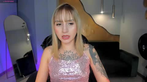 Snapshot of mollysunders_ chatting on 13, 5, 2026 Molly Sunders online show from 13, 5, 2026