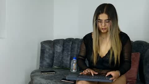 Snapshot of mollysweet11 chatting on 20, 6, 2026 mollysweet11 online show from 20, 6, 2026