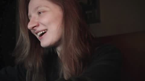 mollytucker online show from 10, 1, 2025