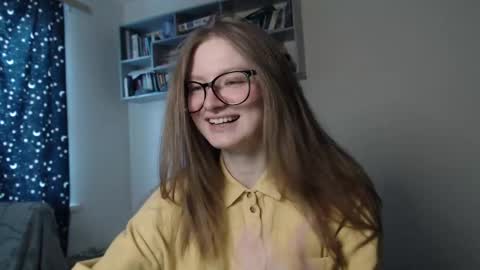 mollytucker online show from 8, 3, 2025