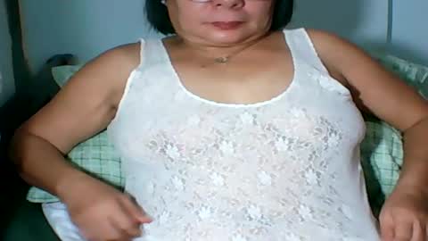 Snapshot of mombastic55 chatting on 4, 8, 2026 mombastic55 online show from 4, 8, 2026