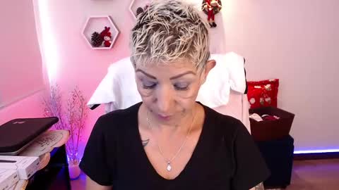Snapshot of momdevora chatting on 3, 12, 2024 Devora online show from 3, 12, 2024