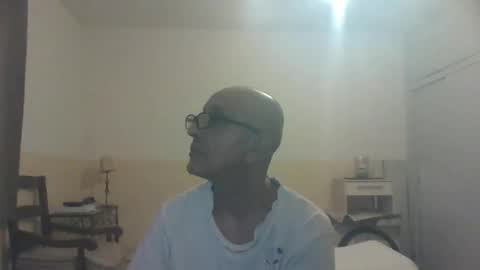 Snapshot of moment71200 chatting on 6, 1, 2025 moment71200 online show from 6, 1, 2025