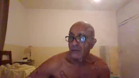 Snapshot of moment71200 chatting on 7, 11, 2025 moment71200 online show from 7, 11, 2025