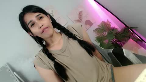 Snapshot of momi_khem019 chatting on 14, 5, 2026 MOMIKHEM online show from 14, 5, 2026