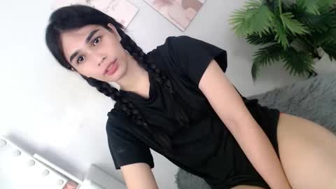 Snapshot of momi_khem019 chatting on 21, 5, 2026 MOMIKHEM online show from 21, 5, 2026