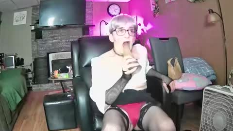 Snapshot of mommamadesissy chatting on 7, 3, 2026 Bink online show from 7, 3, 2026