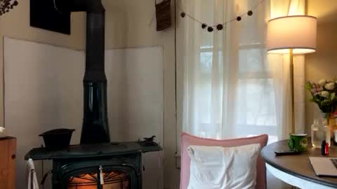 Snapshot of mommamia12 chatting on 21, 11, 2025 Mia online show from 21, 11, 2025