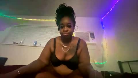 Snapshot of mommybud07 chatting on 4, 7, 2026 THiKKUMZ online show from 4, 7, 2026