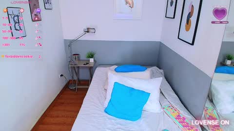 Snapshot of mommyissuess_ chatting on 23, 1, 2025 Daphne online show from 23, 1, 2025