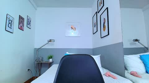 Snapshot of mommyissuess_ chatting on 23, 1, 2025 Daphne online show from 23, 1, 2025