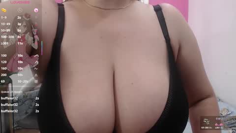 Snapshot of mommyissuess_ chatting on 12, 2, 2025 Daphne online show from 12, 2, 2025