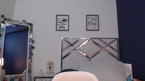 Snapshot of mommyissuess_ chatting on 19, 2, 2025 Daphne online show from 19, 2, 2025