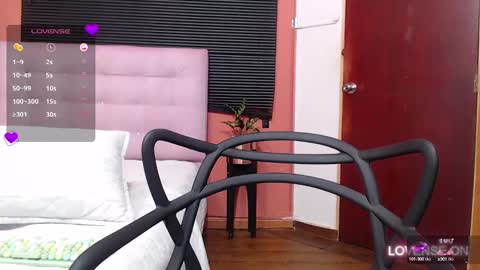 Snapshot of mommyissuess_ chatting on 7, 3, 2025 Daphne online show from 7, 3, 2025