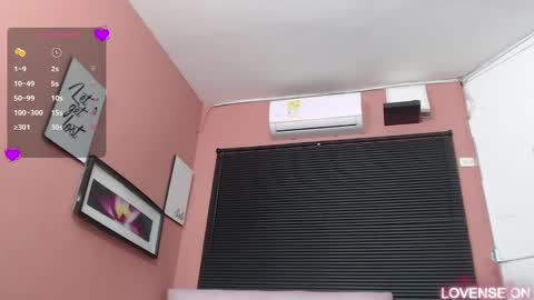 Snapshot of mommyissuess_ chatting on 8, 3, 2025 Daphne online show from 8, 3, 2025