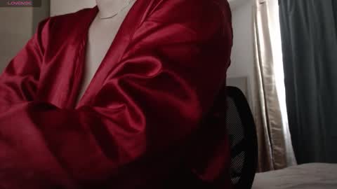 Snapshot of mommyissuess_ chatting on 16, 10, 2025 Daphne online show from 16, 10, 2025