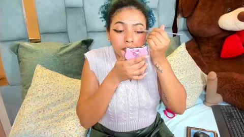 Momo  online show from 22, 9, 2025