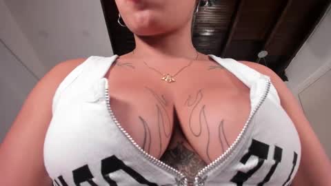 Momo  online show from 14, 11, 2025