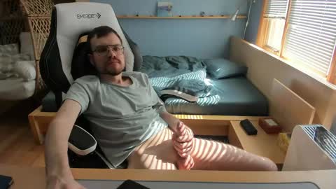 momotkb online show from 17, 4, 2026