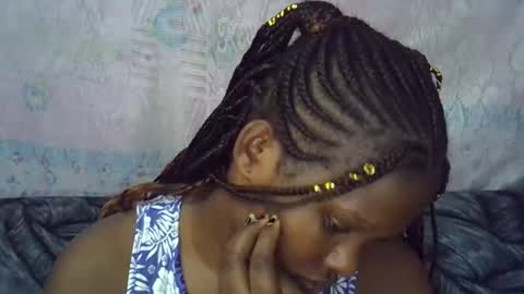 momsdoll online show from 10, 4, 2026