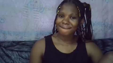 Snapshot of momsdoll chatting on 12, 4, 2026 momsdoll online show from 12, 4, 2026