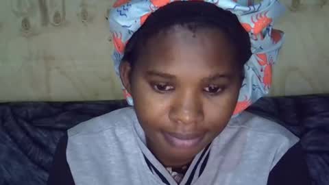 Snapshot of momsdoll chatting on 7, 6, 2026 momsdoll online show from 7, 6, 2026