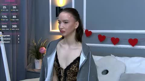 Snapshot of monahicks chatting on 28, 4, 2026 MonaHicks online show from 28, 4, 2026