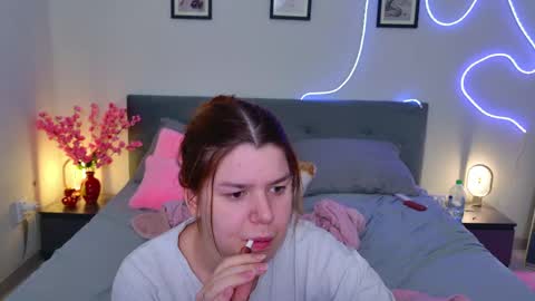 Snapshot of moneyforpeaches chatting on 21, 4, 2026 moneyforpeaches online show from 21, 4, 2026