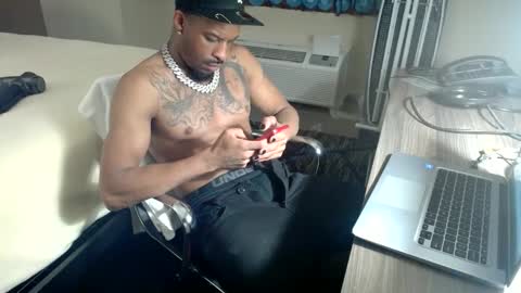 Snapshot of moneymanboy chatting on 30, 9, 2025 11nchmonster online show from 30, 9, 2025