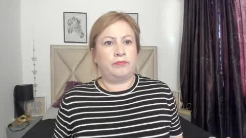 Snapshot of monicapink_ chatting on 19, 1, 2026 Mony online show from 19, 1, 2026