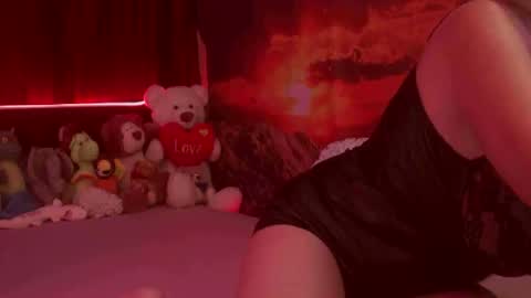Snapshot of monicutex chatting on 12, 9, 2025 Monika    online show from 12, 9, 2025