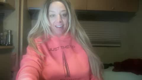 Snapshot of monroelovesyou chatting on 17, 12, 2025 Monroe online show from 17, 12, 2025