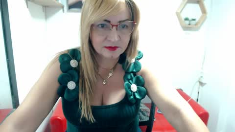 Snapshot of monserrat_diva chatting on 21, 4, 2026 monserrat_diva online show from 21, 4, 2026
