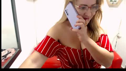 Snapshot of monserrat_diva chatting on 16, 5, 2026 monserrat_diva online show from 16, 5, 2026