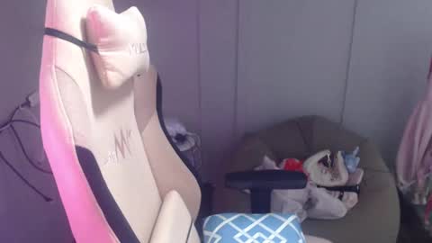 Snapshot of monstercockselfsuck chatting on 12, 1, 2025 ELYSE A SIMPLE GIRL online show from 12, 1, 2025